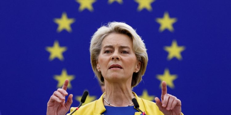 Von der Leyen'den AB ülkelerine çağrı: Ukrayna'nın üyeliği için radikal değişikliklere hazır olun
