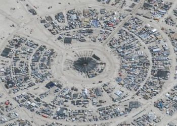 Yağmur, çölü çamur banyosuna çevirdi; on binler Burning Man festivalinde mahsur kaldı