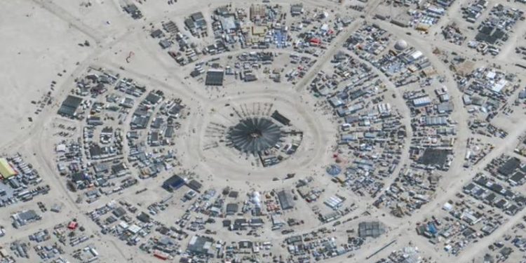Yağmur, çölü çamur banyosuna çevirdi; on binler Burning Man festivalinde mahsur kaldı