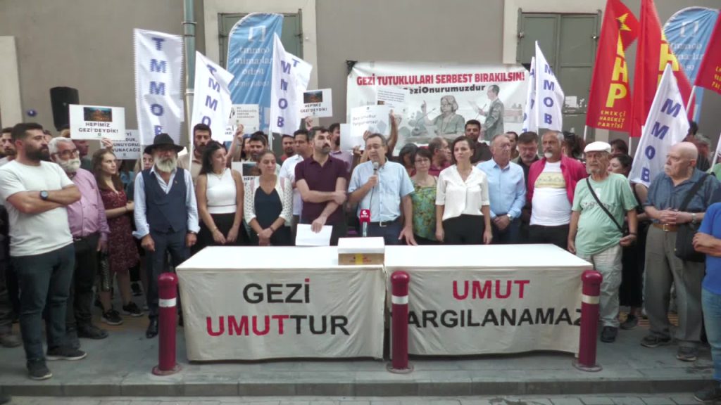 Yargıtay'ın Gezi Davası kararı TMMOB tarafından İzmir'de protesto edildi