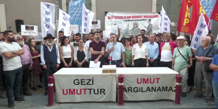 Yargıtay'ın Gezi Davası kararı TMMOB tarafından İzmir'de protesto edildi