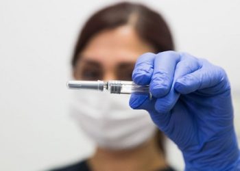 Yeni BioNTech aşısına AB Komisyonu'ndan yeşil ışık