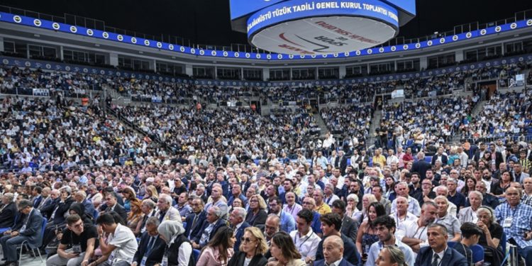 Yeni karar: Fenerbahçe'de istifa edenler tekrar üye olamayacak