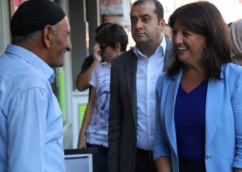 Yeşil Sol Parti milletvekillerinden Wan esnafına ziyaret