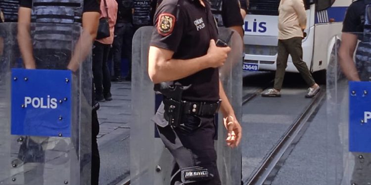 Yine AYM kararı çiğnendi, Cumartesi Anneleri gözaltına alındı!