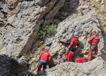 Mersin’de mağarada mahsur kalan Amerikalı araştırmacıyı kurtarma çalışmaları sürüyor 