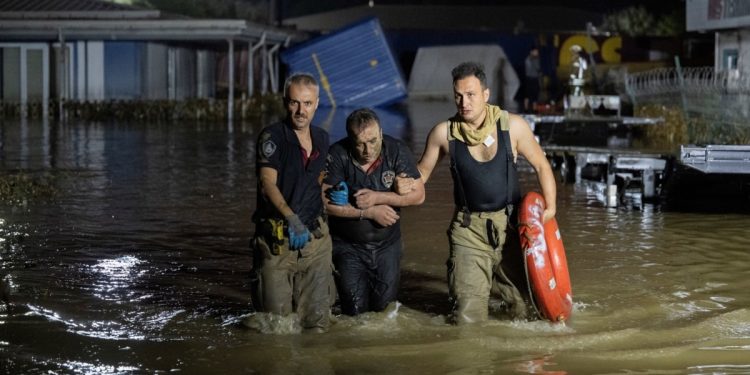Yoğun yağış Marmara’nın kuzey batısını vurdu: İstanbul ve Kırklareli’nde 5 kişi öldü