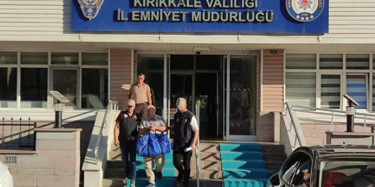 ‘Yakalandı’ diye servis edilen KHK’lı öğretmen kalan cezasını yatmak için emniyete kendisi teslim olmuş