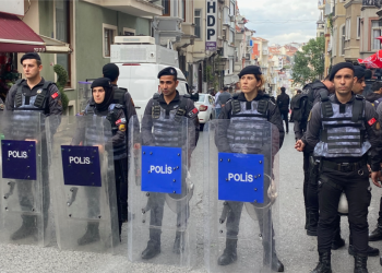İstanbul İl binası önünde toplanan HDP’lilere polis müdahalesi: 10 kişi gözaltına alındı