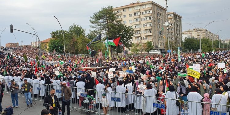 İstanbul ve Diyarbakır’da Gazze’ye destek mitingleri
