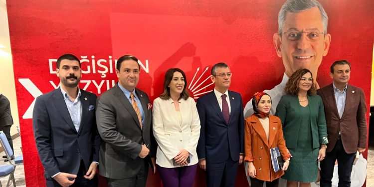 CHP’de genel başkan adayı Özgür Özel’den İstanbul kongresine mesaj: “İstanbul’da güneş açmadan Türkiye’ye yaz gelmez”