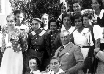 Asırlık mücadelenin mihenk taşları: Cumhuriyet kadınları