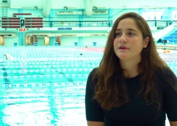 Kuzey Kanalı’nı yüzerek geçen ilk Türk kadını Aysu Türkoğlu kız çocuklarına ışık tutuyor