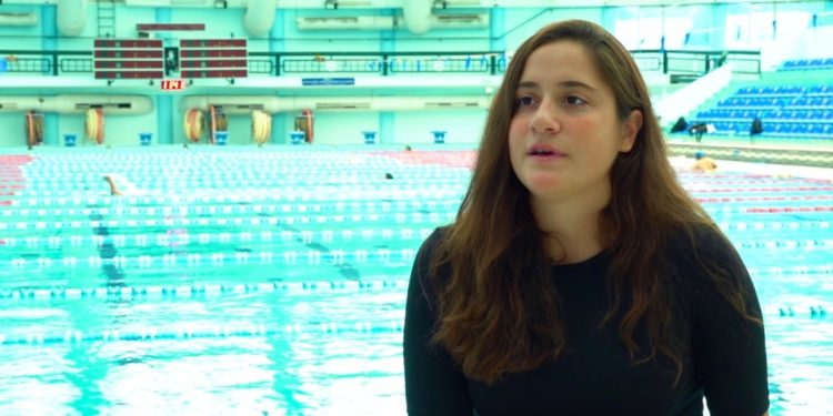 Kuzey Kanalı’nı yüzerek geçen ilk Türk kadını Aysu Türkoğlu kız çocuklarına ışık tutuyor