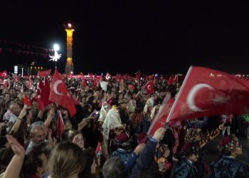 İzmirlilerden Cumhuriyet’in 100. yılı kutlamalarında “özgürlük” vurgusu