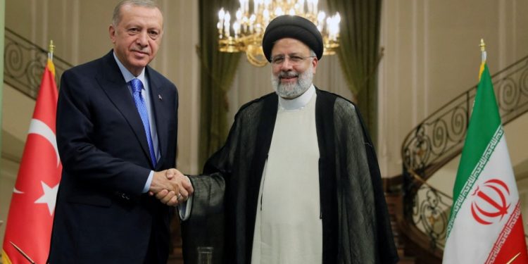 Erdoğan, Reisi ile telefonda görüştü: “Gerilimi arttırıcı adımlardan uzak durulmalı”