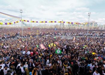 Aydın ve yazarlar: Kürtlerin her ulus gibi kendi kaderini tayin etme hakkı vardır