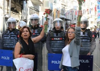 Cumartesi Anneleri’ne yasağa devam