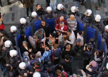 Cumartesi Anneleri’den polis ablukasına tepki: AYM’ye riayet edin!