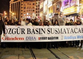 Özgür Basın kapatmalara karşı yazmaya devam etti
