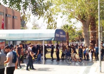 İki üniversitede yemekhane zamlarına tepki