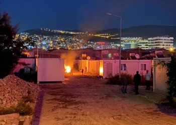 Konteyner kentte kalan depremzedelerin elektriği kesildi