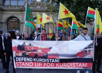 Avrupa’da Kürtler saldırılara karşı alanlarda