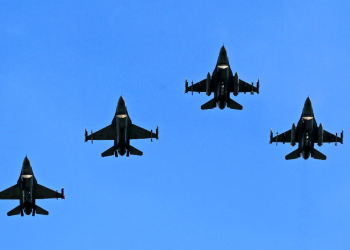 ABD F-16 filosu Orta Doğu'ya ulaştı