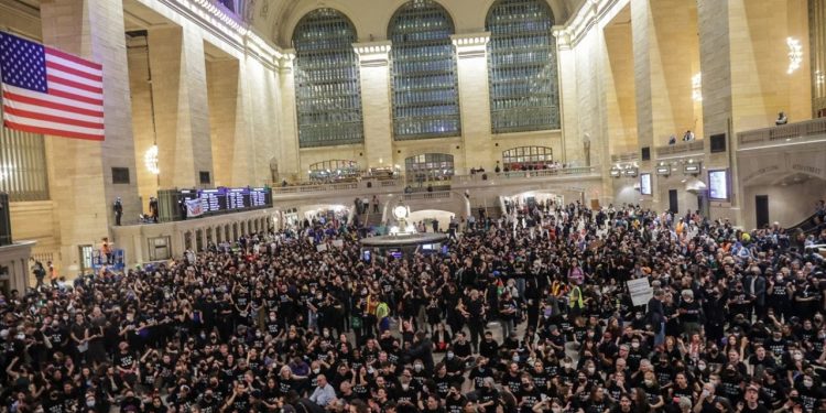 ABD'de Yahudi gruplardan barış eylemi: Garı işgal ettiler