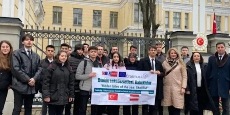 AB’den gönderilen Erasmus paralarına çöktüler, parasız kalan öğrenciler işe girdi