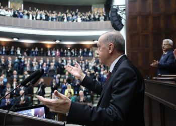 AKP'de saflar isim isim netleşiyor: 'Parti içinde ilk kez organize hareket eden ve sonuç alan bir klikten söz ediliyor'