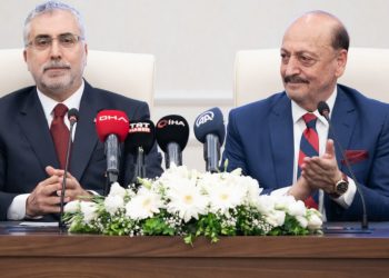 AKP'de taht oyunları: Eski bakan Vedat Bilgin'e beklemediği yerden darbe