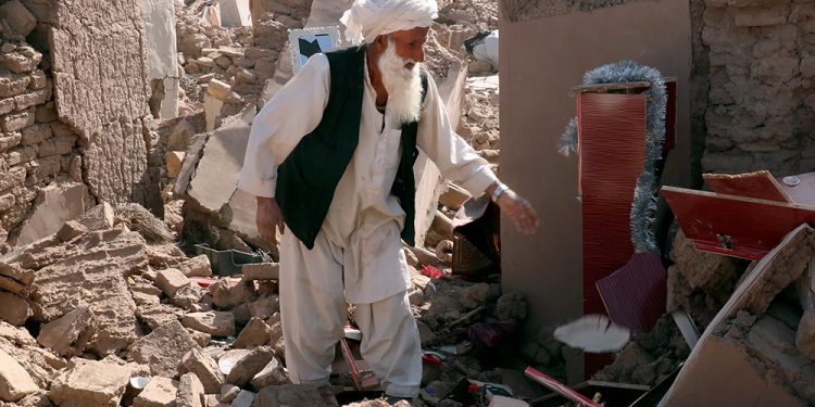 Afganistan’da depremde ölenlerin sayısı 2 bin 400’ü geçti