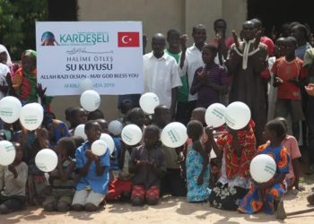 Afrika’da su kuyusu için bağış toplayan Kardeş Eli ve Şefkateli derneği işyeri, arsa ve otomobil almış!