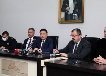 Afyon Valiliği’ne giden öğretmene önce dayak sonra gözaltı