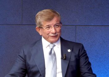 Ahmet Davutoğlu’ndan Hamas’a destek açıklaması: Haklı bir direniş
