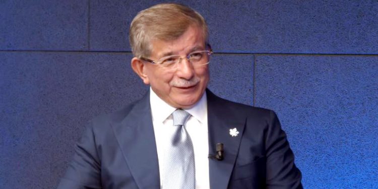 Ahmet Davutoğlu’ndan Hamas’a destek açıklaması: Haklı bir direniş