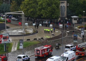Ankara'da bombalı saldırı: 2 emniyet mensubu yaralandı, 2 saldırgan ise öldü