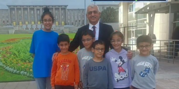 Anne ve babasını ziyaret eden beşizleri cezaevi dönüşü Gergerlioğlu TBMM’de misafir etti