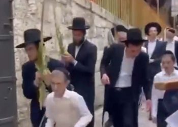 Aşırı sağcı Yahudiler Doğu Kudüs'te Hristiyan hacılara tükürdü: Liderleri 'eski bir gelenek' dedi