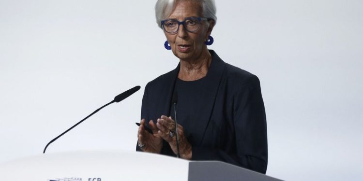 Avrupa Merkez Bankası faizleri değiştirmedi, Lagarde indirim için henüz erken dedi
