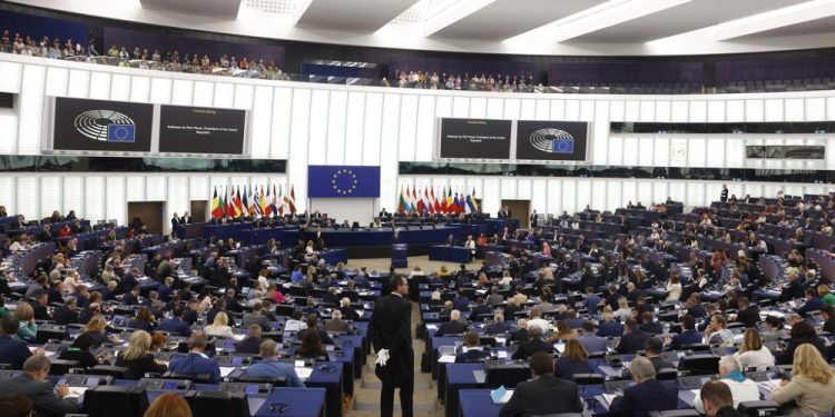 Avrupa Parlamentosu'ndan Azerbaycan ve AB'ye Dağlık Karabağ krizi nedeniyle kınama