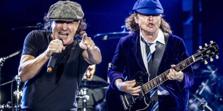 Avustralyalı rockçı Dave Evans'ın İstanbul konseri, 'AC/DC geliyor' diye lanse edildi