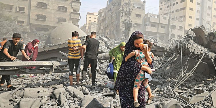 BM’DEN ‘İNSANİ KORİDOR’ ÇAĞRISI | Gazze sınırına yığınak sürüyor; İsrail denizden de vurmaya başladı