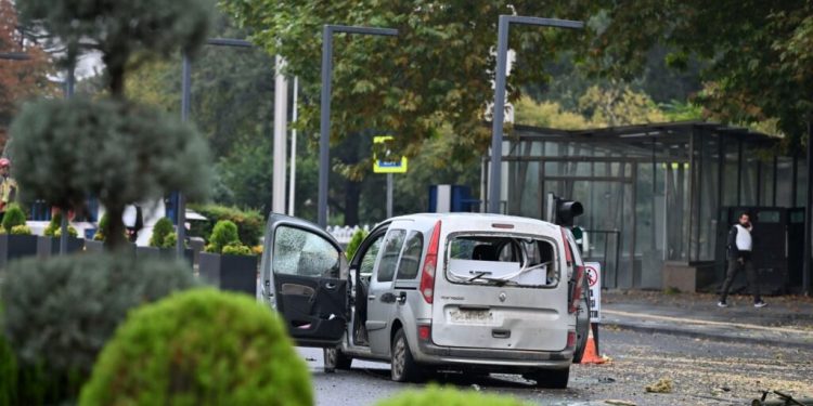 Bakan açıkladı: İçişleri Bakanlığı’na canlı bombalı saldırı düzenlendi