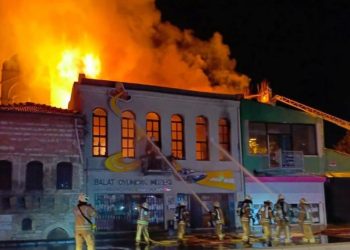 Balat’ta oyuncak müzesi alev alev yandı