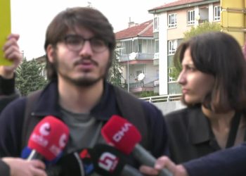 Barınamıyoruz Hareketi, bakanlığın önüne gitti