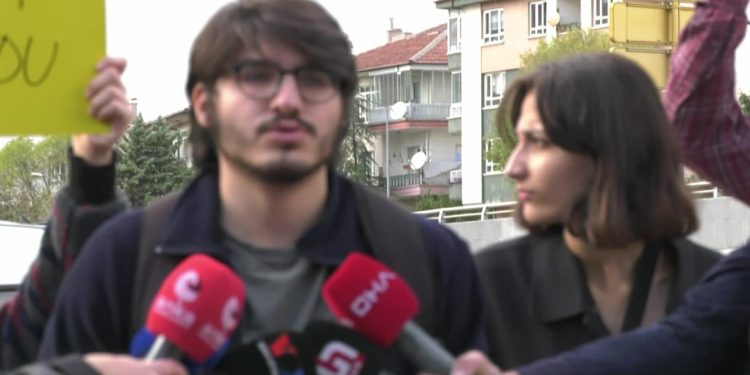 Barınamıyoruz Hareketi, bakanlığın önüne gitti