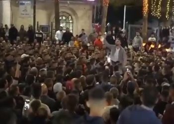 Batı Şeria'da Mahmud Abbas'a öfke: Binlerce kişi sokağa döküldü