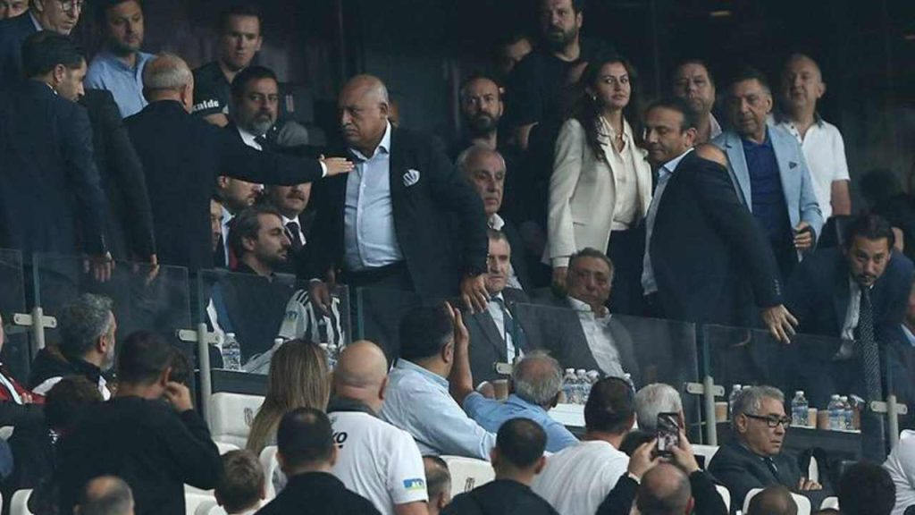 Beşiktaş tribünlerinde TFF Başkanı Büyükekşi'ye küfürlü tepki: Stadı terk etti